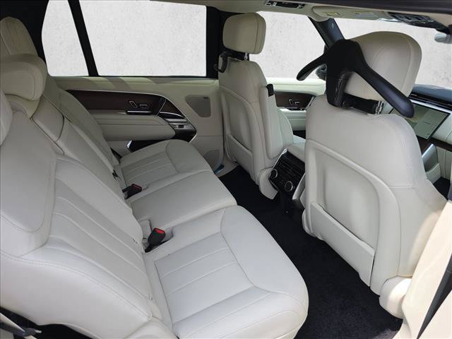 New 2026 Land Rover Range Rover Long Wheelbase SE AWD/4WD image 11