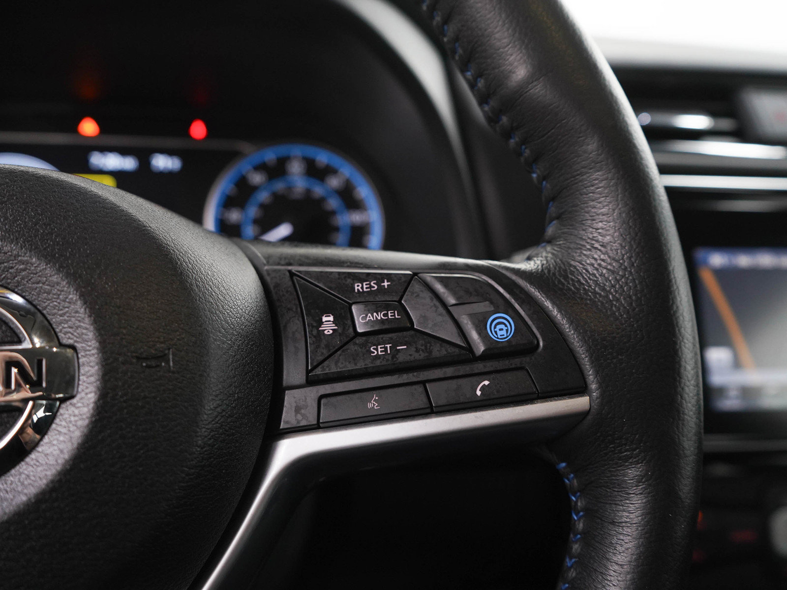 Used 2018 Nissan Leaf SV w/ SV Technology Package FWD image 26