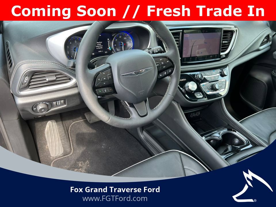 Used 2025 Chrysler Pacifica Limited FWD image 18