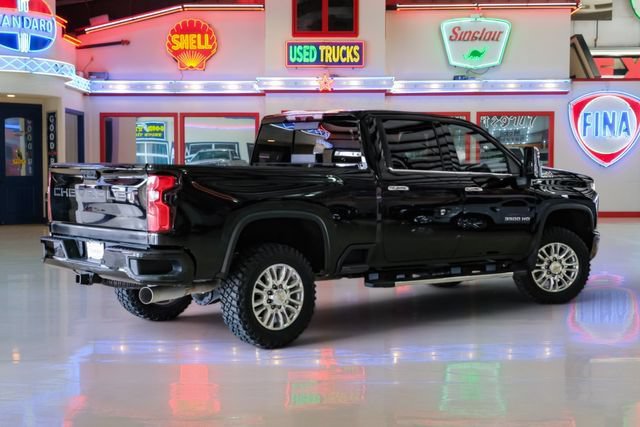 Used 2022 Chevrolet Silverado 3500 High Country w/ Technology Package AWD/4WD image 3