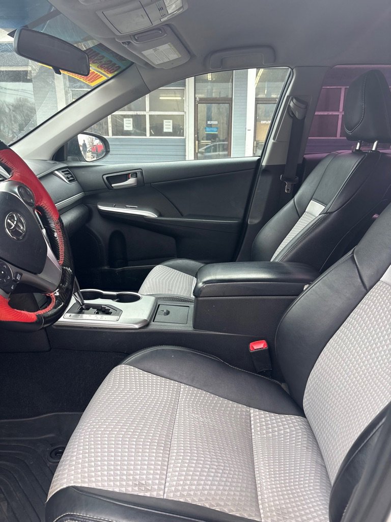 Used 2014 Toyota Camry SE image 9