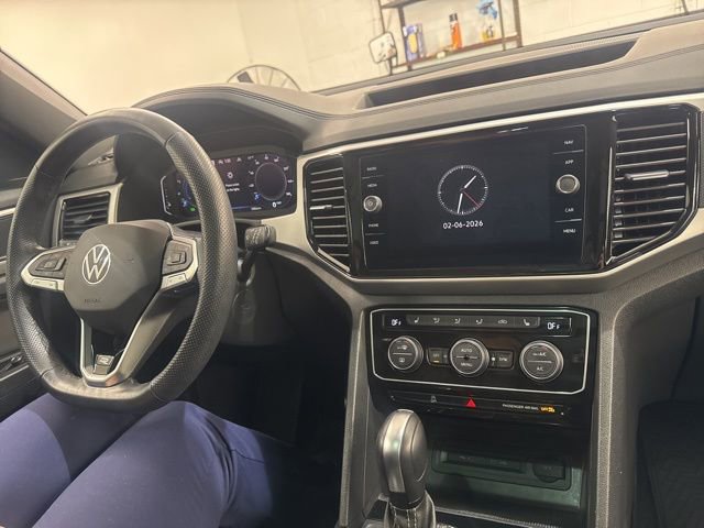 Certified 2022 Volkswagen Atlas Cross Sport SEL R-Line image 18