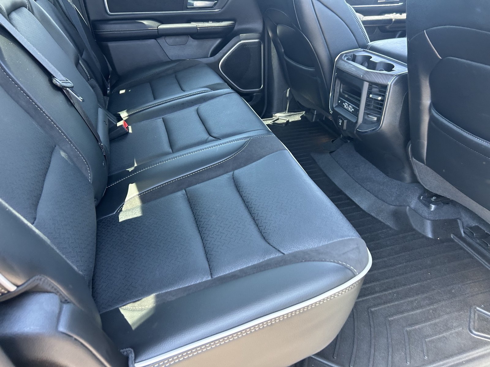 Used 2025 RAM 1500 Laramie w/ Sport Appearance Package AWD/4WD image 13