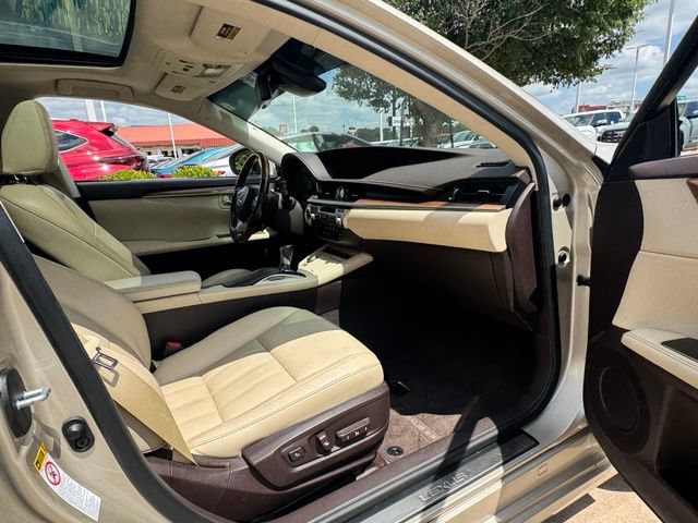 Used 2017 Lexus ES 300h FWD image 23