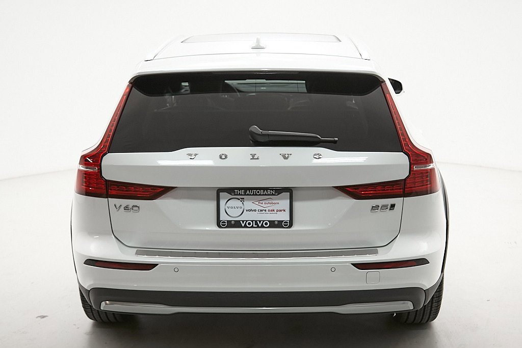 Certified 2024 Volvo V60 B5 Cross Country Ultimate image 8