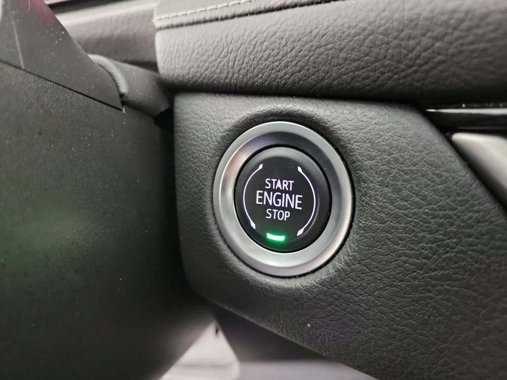 Certified 2025 Cadillac XT4 Premium Luxury FWD image 31