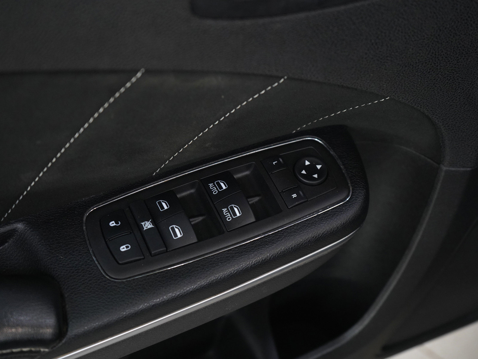 Used 2012 Dodge Charger SRT8 w/ Adaptive Cruise Control Group RWD image 16