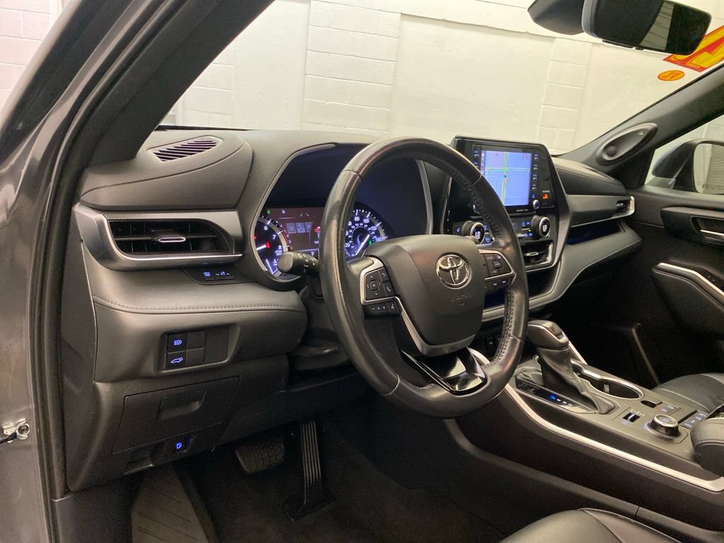 Used 2021 Toyota Highlander XSE AWD/4WD image 20