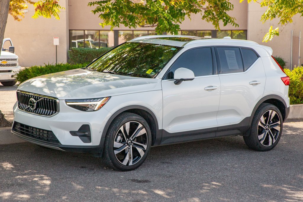 Used 2023 Volvo XC40 B4 Ultimate w/ Protection Package Premier image 9