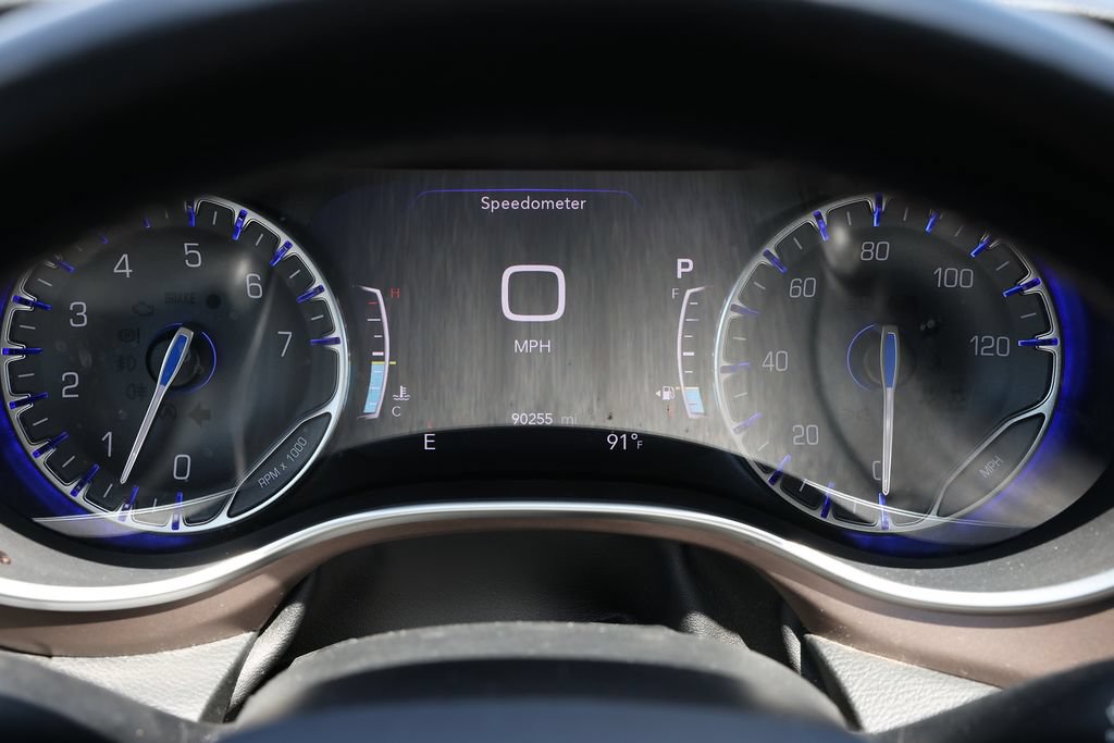 Used 2019 Chrysler Pacifica Touring-L Plus FWD image 11