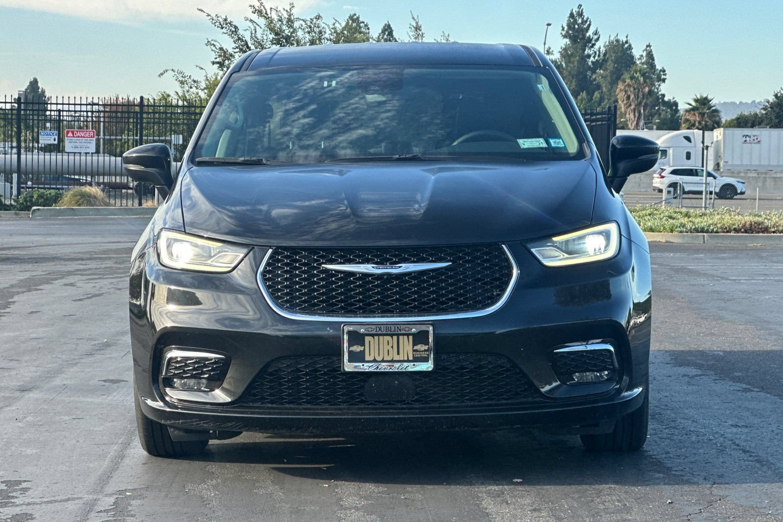 Used 2023 Chrysler Pacifica Touring-L FWD image 9