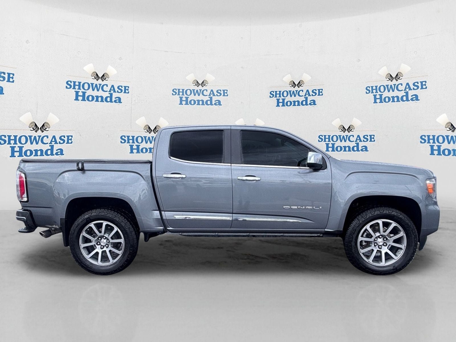 Used 2021 GMC Canyon Denali RWD image 9