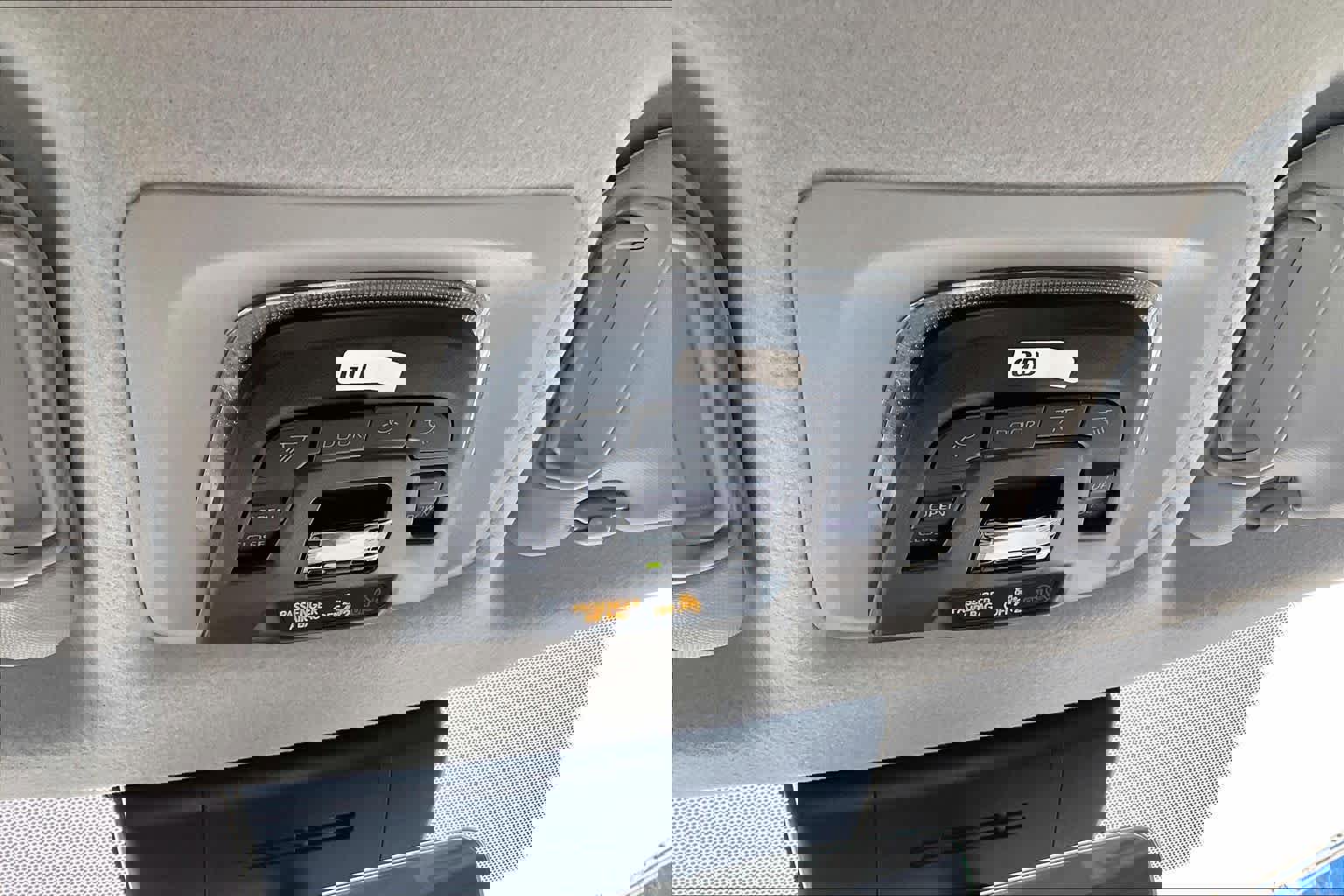 Used 2025 Toyota Corolla Cross XLE w/ Convenience Package image 31