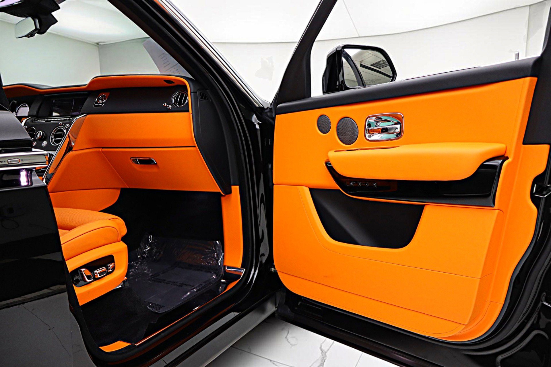 Used 2022 Rolls-Royce Cullinan AWD/4WD image 36