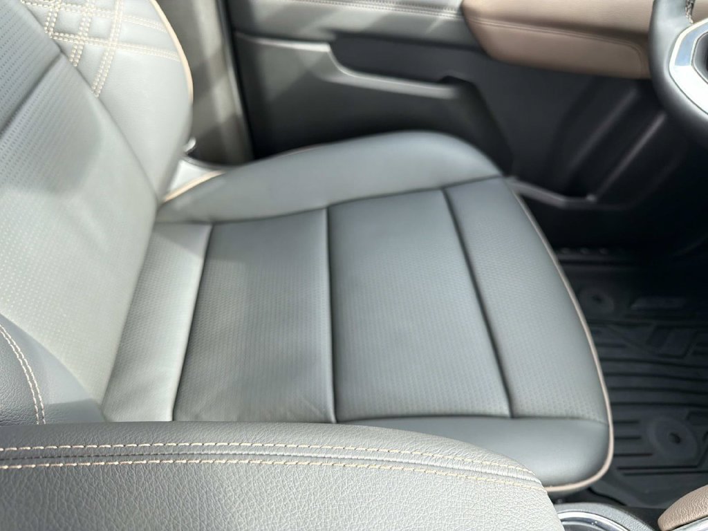 Used 2024 GMC Canyon Denali w/ LPO, Denali Black Edition AWD/4WD image 11