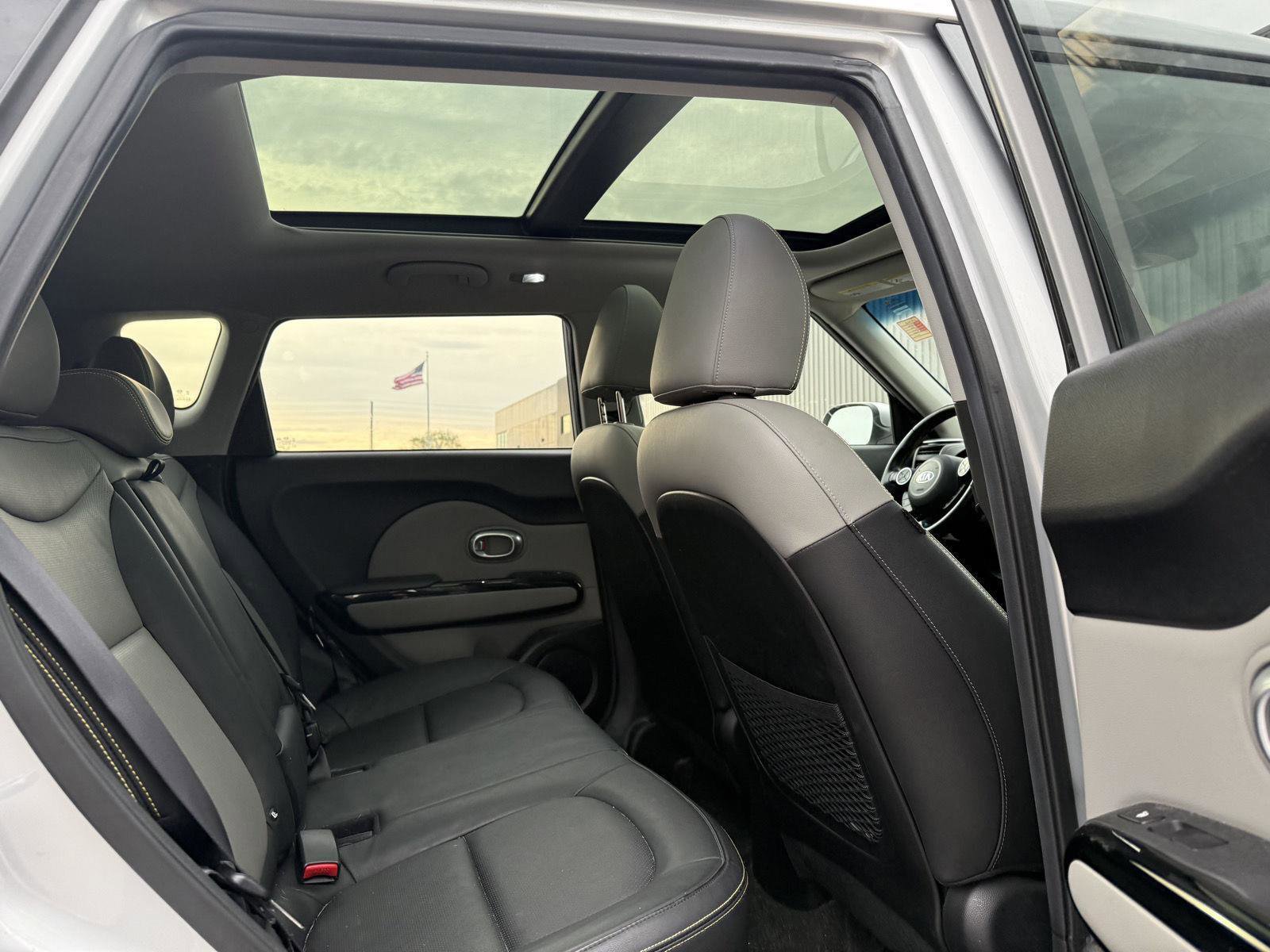 Used 2016 Kia Soul + w/ Primo Package FWD image 11