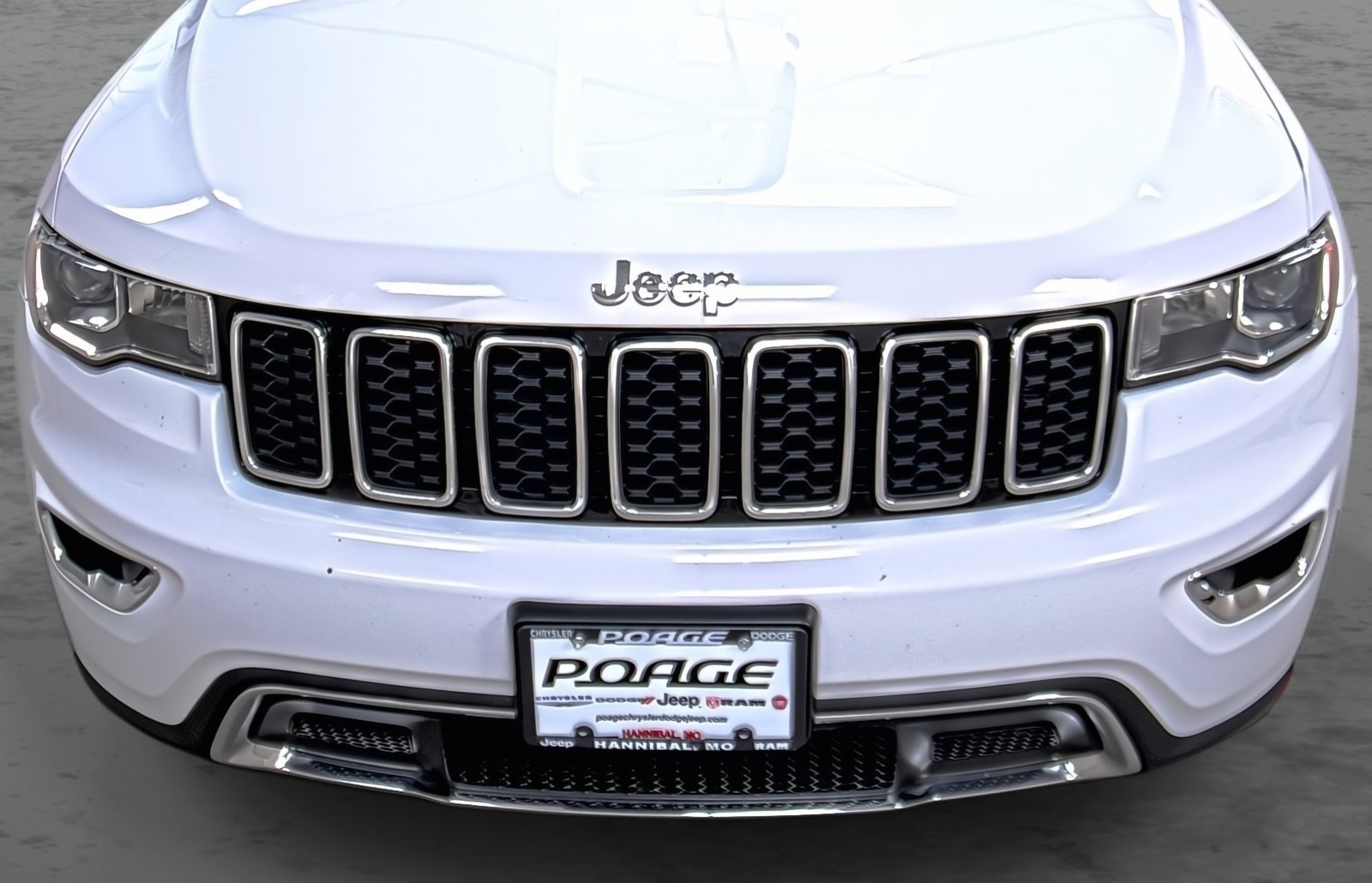 Used 2019 Jeep Grand Cherokee Limited AWD/4WD image 16