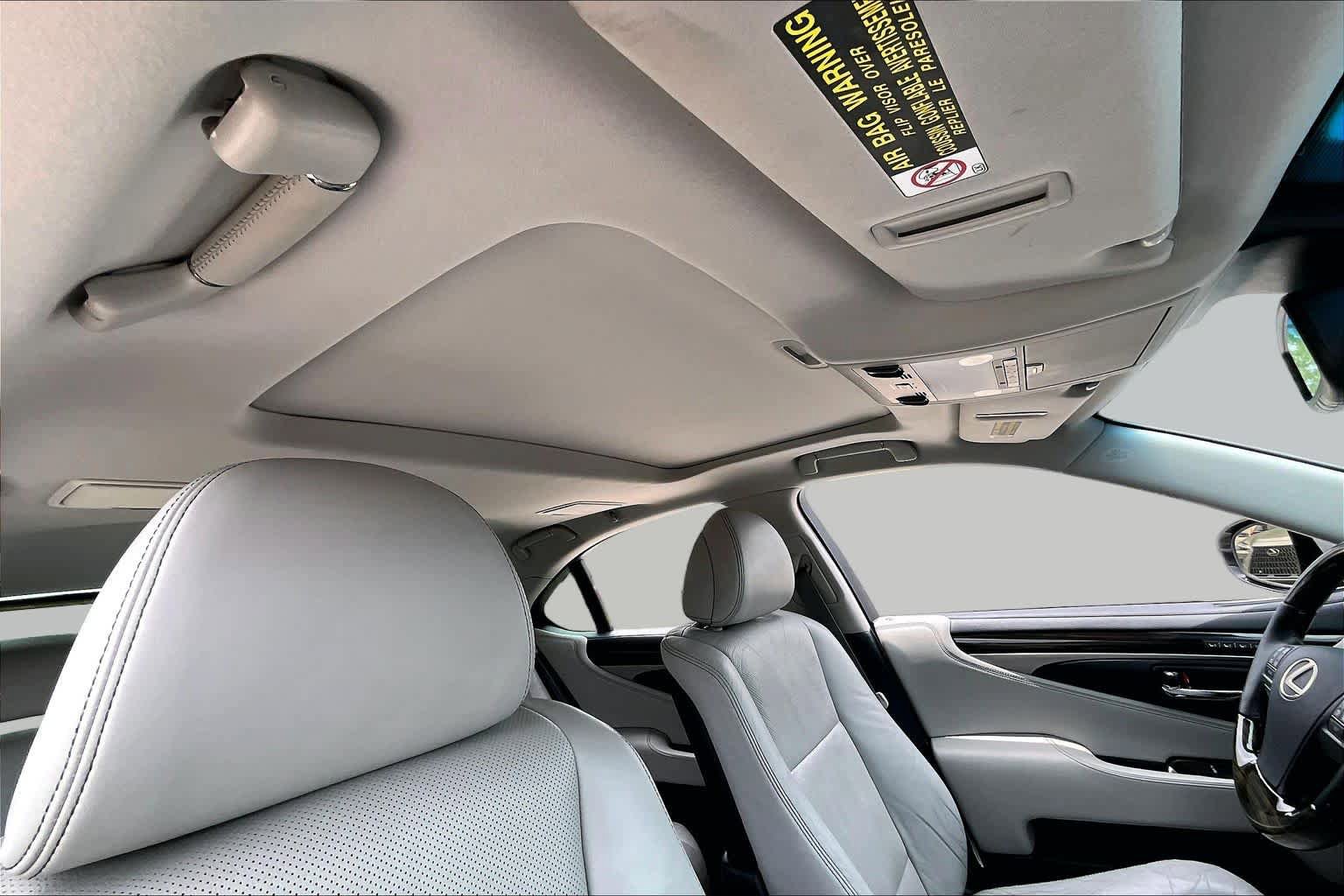 Used 2013 Lexus LS 460 w/ Comfort Pkg RWD image 12