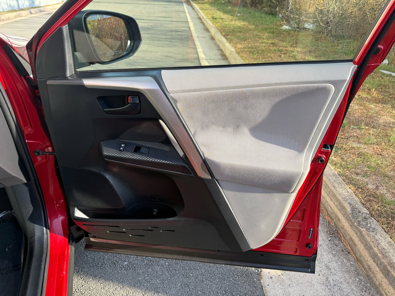 Used 2013 Toyota RAV4 LE image 20