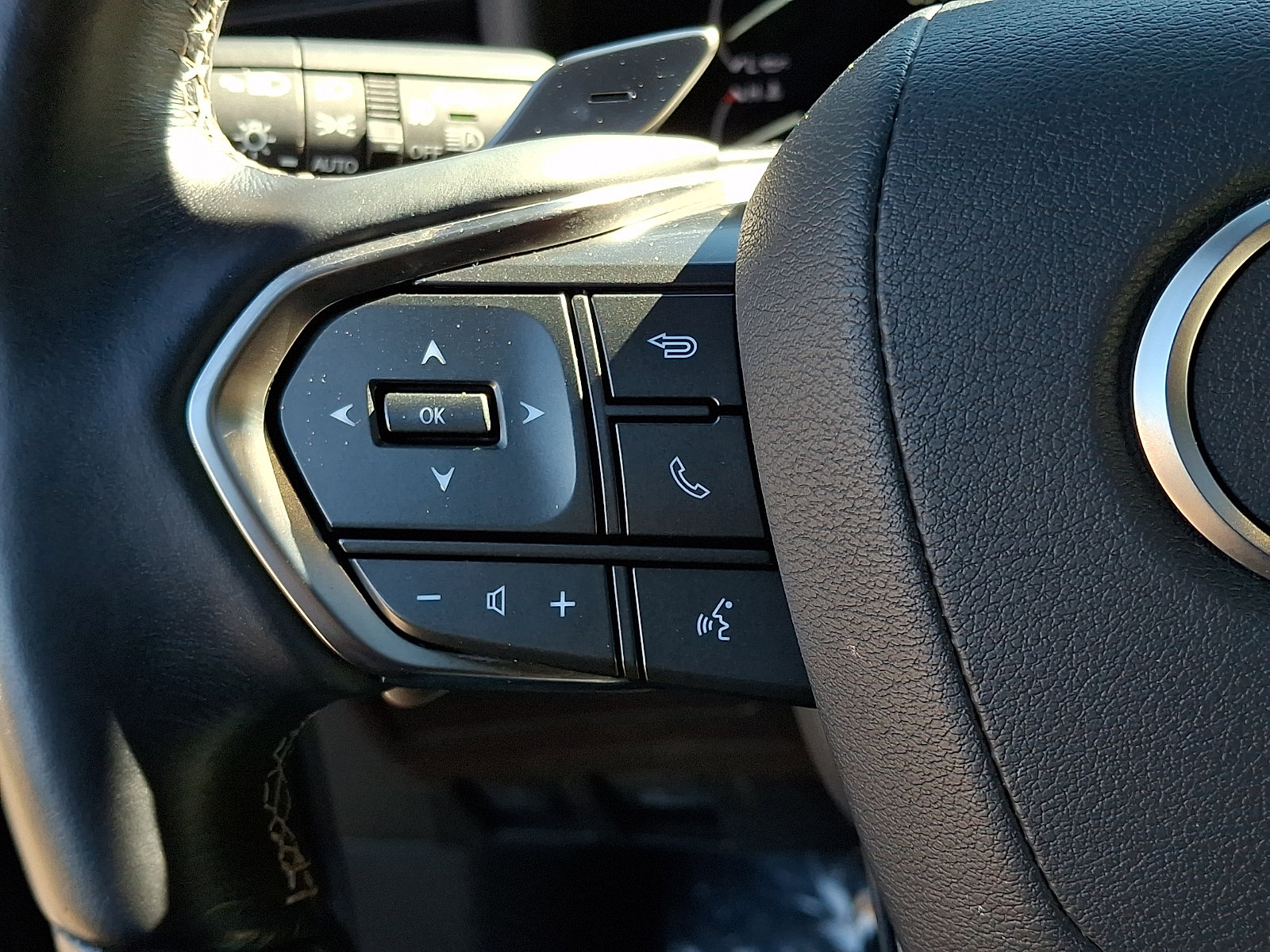 Certified 2023 Lexus LX 600 4WD w/ Appearance Package image 22