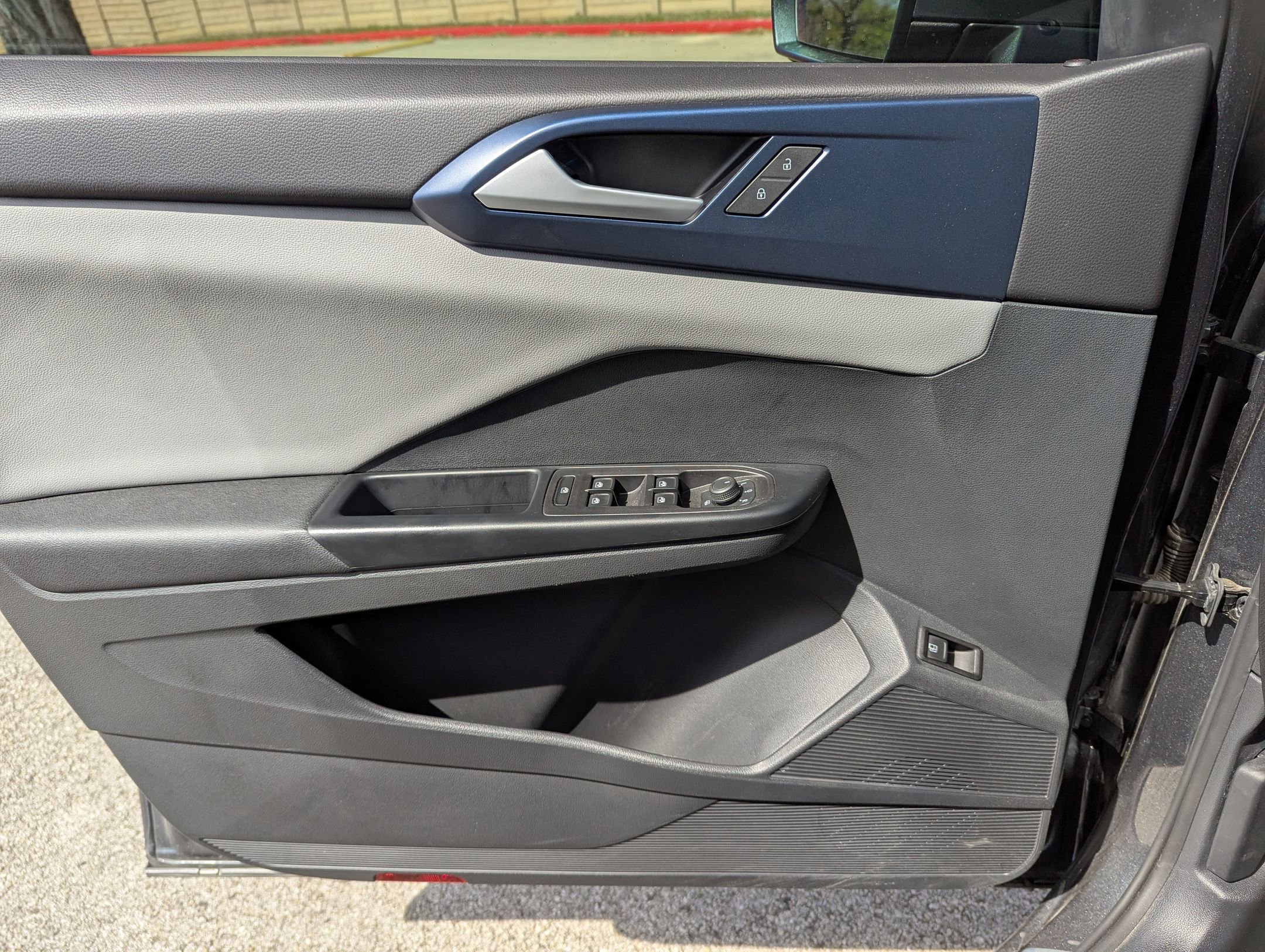 Used 2023 Volkswagen Taos SE image 10