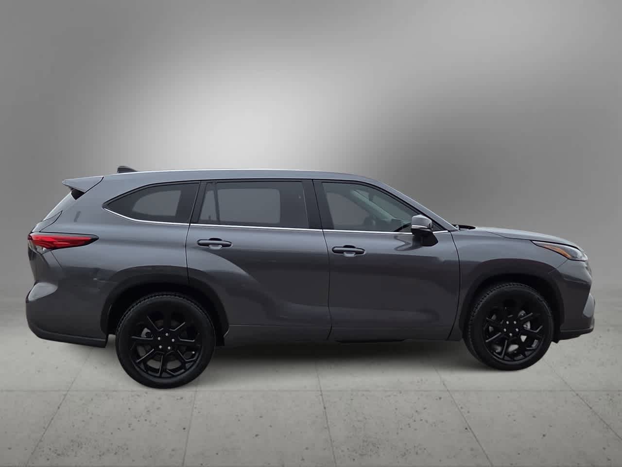 Used 2023 Toyota Highlander L FWD image 9