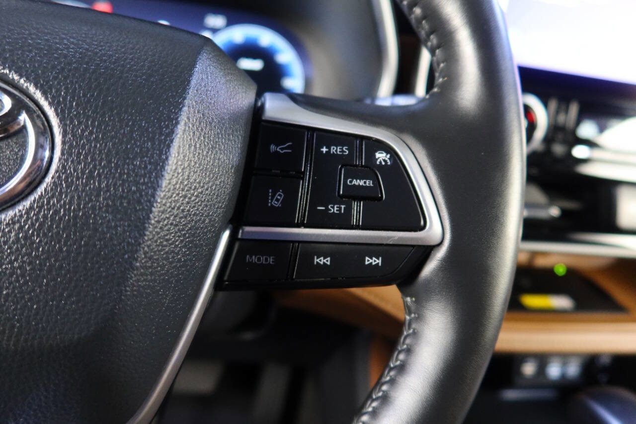 Used 2024 Toyota Highlander Platinum image 36