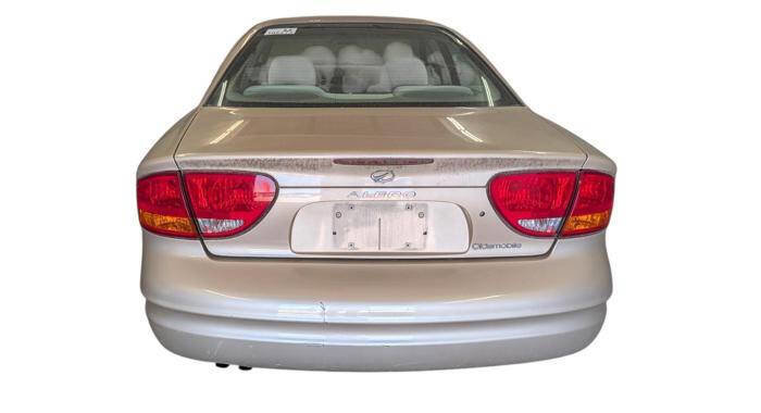 Used 2002 Oldsmobile Alero GL FWD image 4