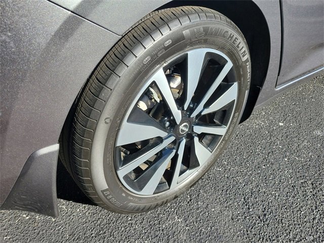 Used 2025 Nissan Sentra SV w/ SV Premium Package image 6