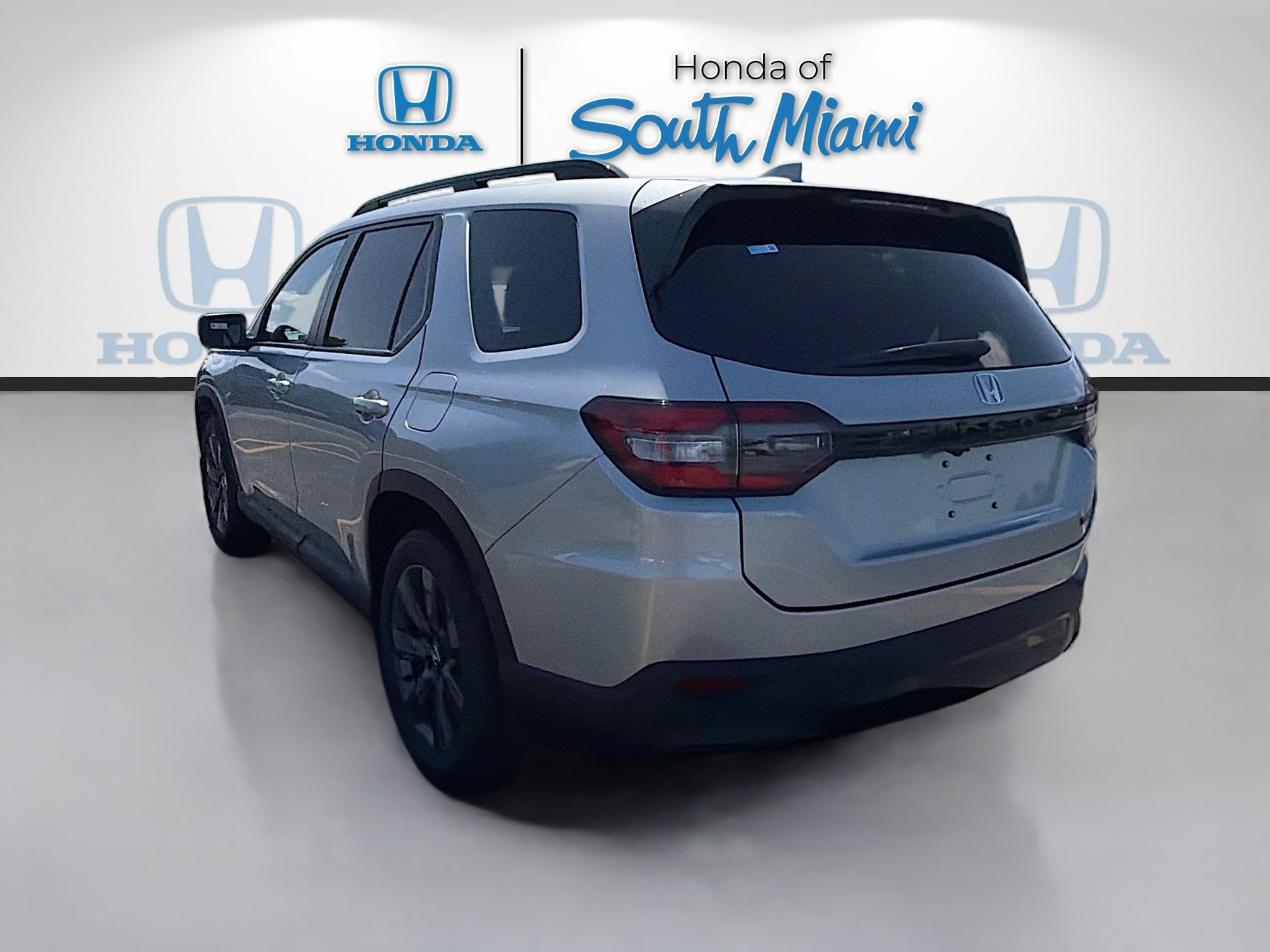 New 2026 Honda Pilot Sport image 5