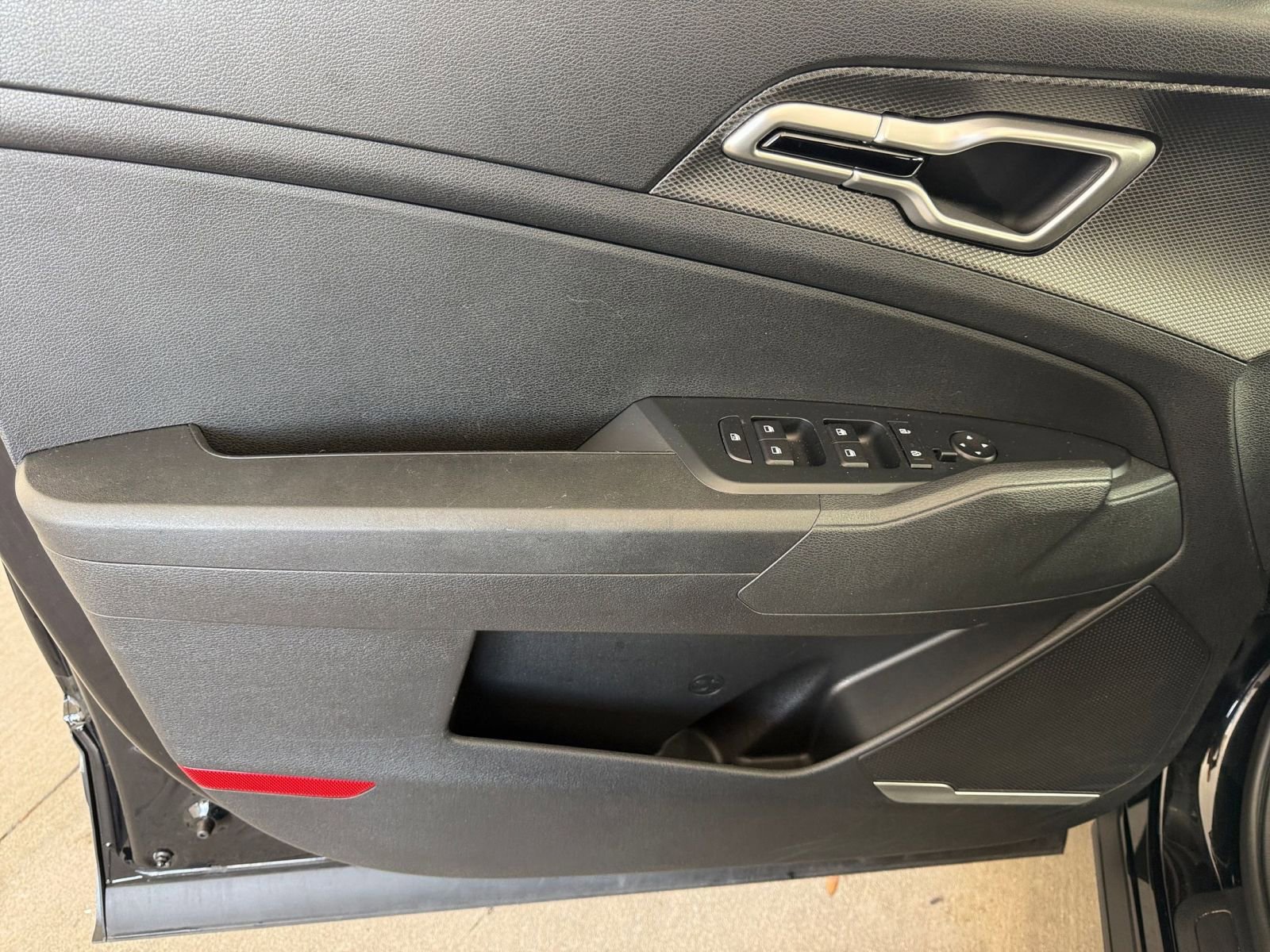 Used 2025 Kia Sportage LX image 18