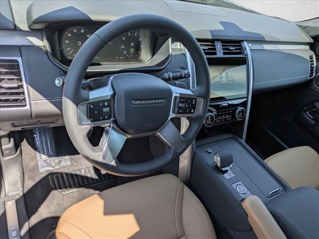 New 2025 Land Rover Discovery Dynamic SE AWD/4WD image 3