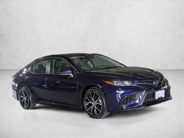 Used 2022 Toyota Camry SE FWD image 3