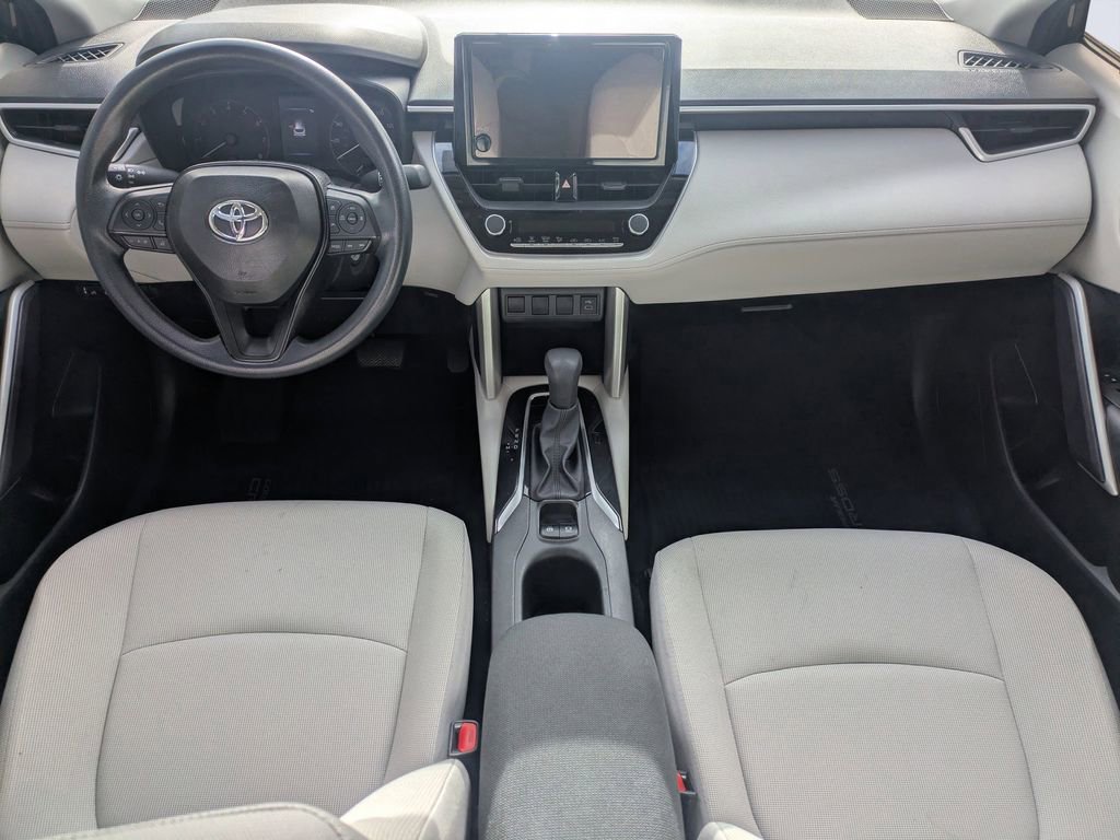 Used 2025 Toyota Corolla Cross L image 14