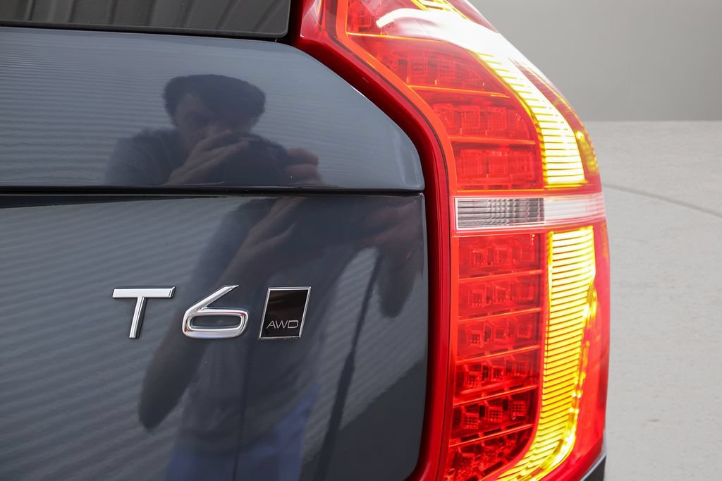 Certified 2022 Volvo XC90 T6 Momentum w/ Advanced Package AWD/4WD image 48