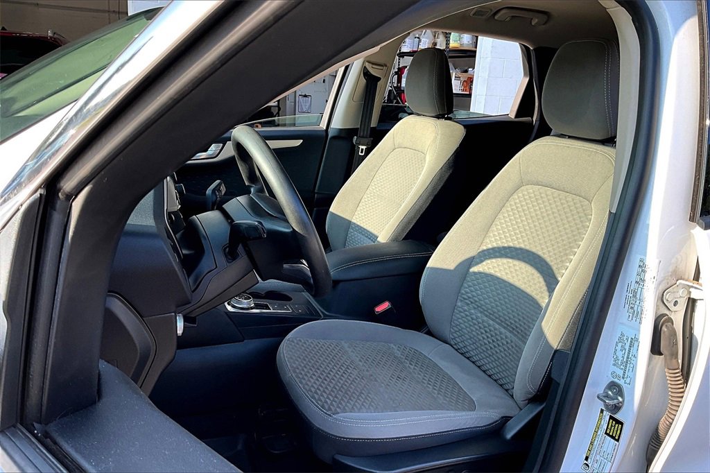 Used 2020 Ford Escape SE image 21