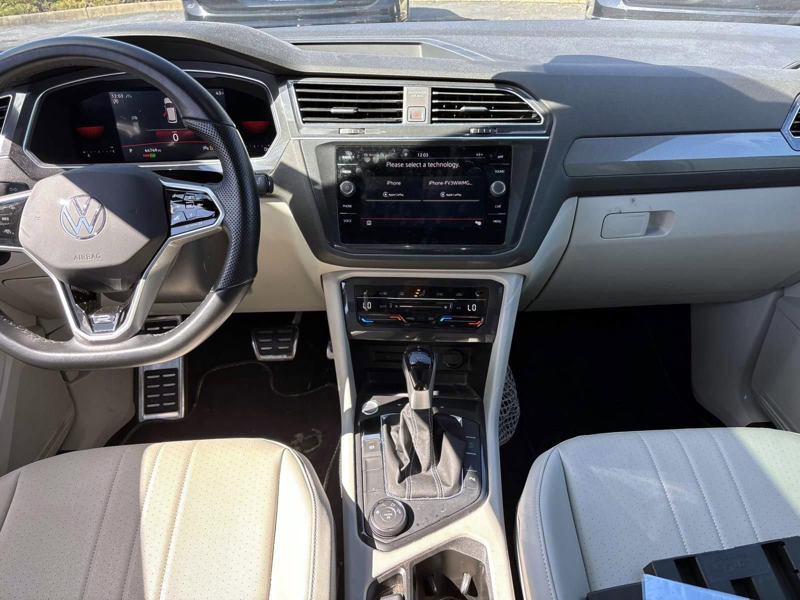 Used 2023 Volkswagen Tiguan SE R-Line image 29