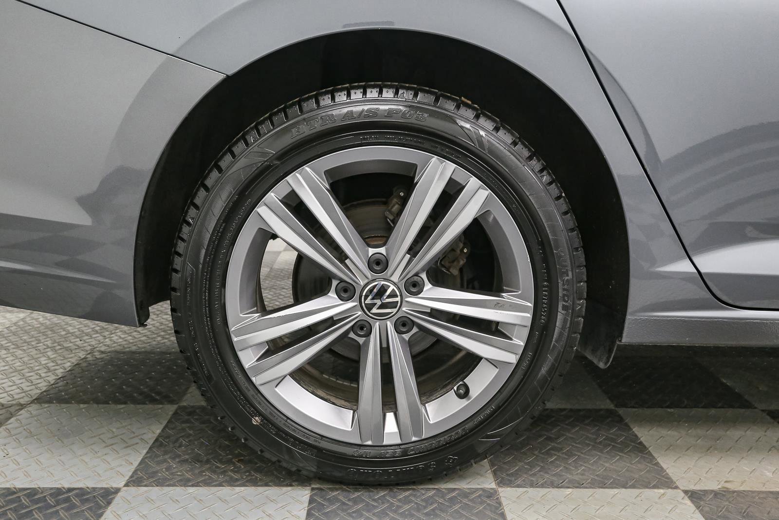 Certified 2022 Volkswagen Jetta SE FWD image 17