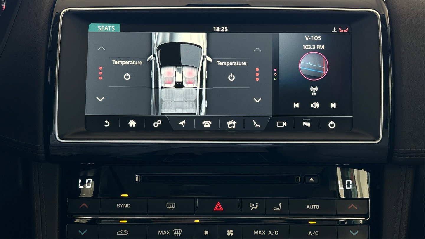 Used 2019 Jaguar F-PACE Prestige image 35