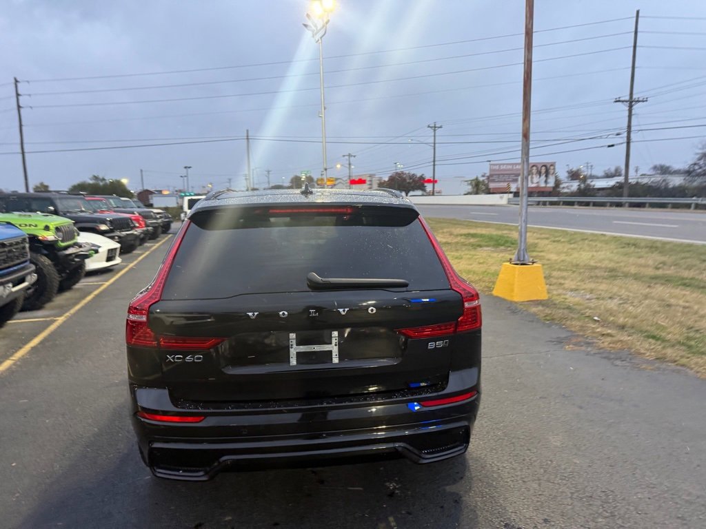 Used 2024 Volvo XC60 B5 Plus image 4