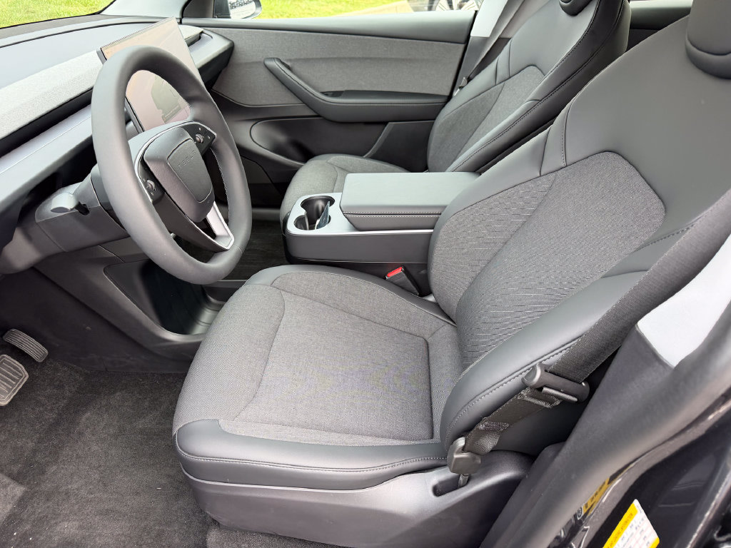 Used 2026 Tesla Model Y Long Range AWD/4WD image 3