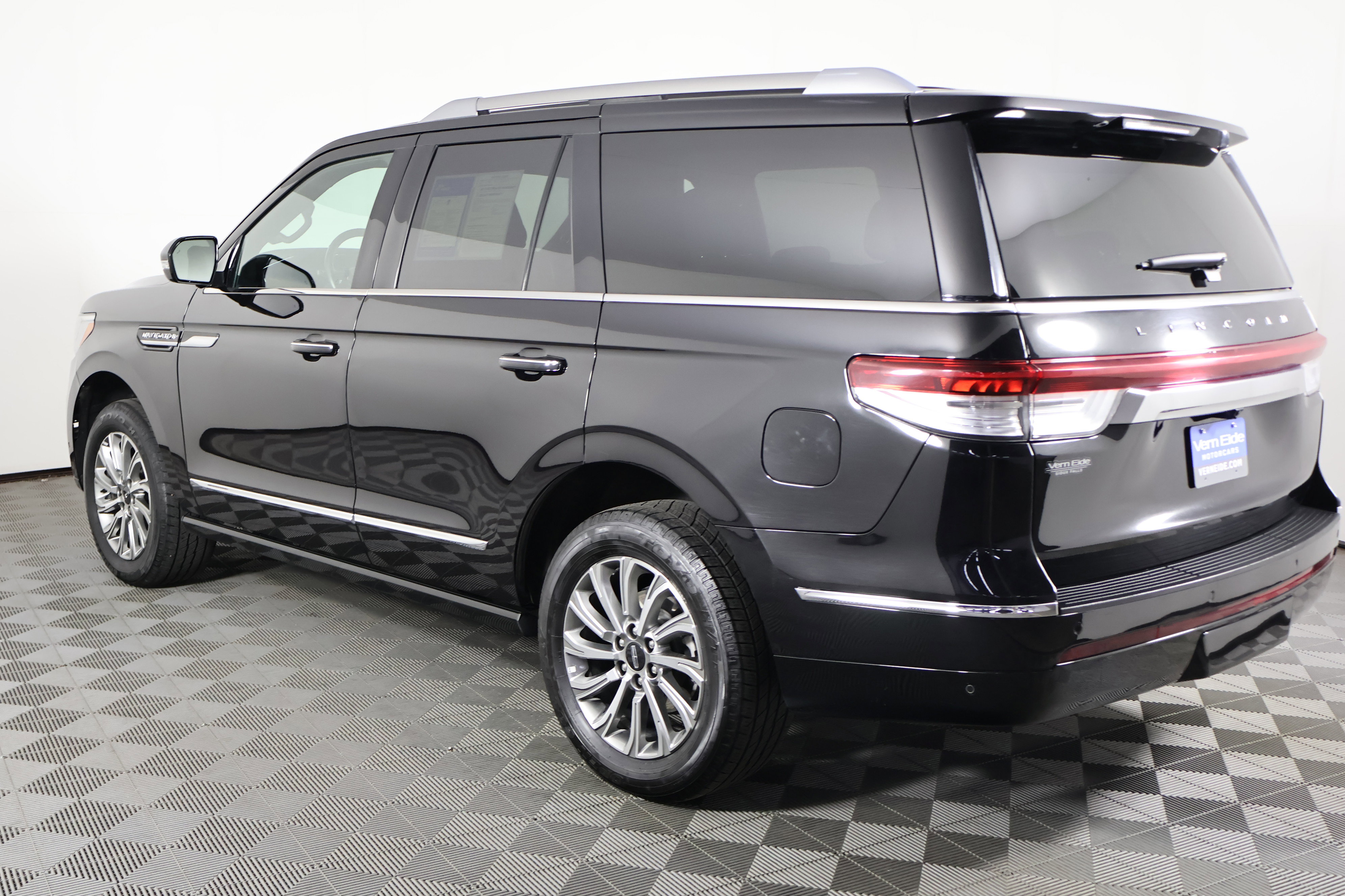Used 2024 Lincoln Navigator Premiere image 8