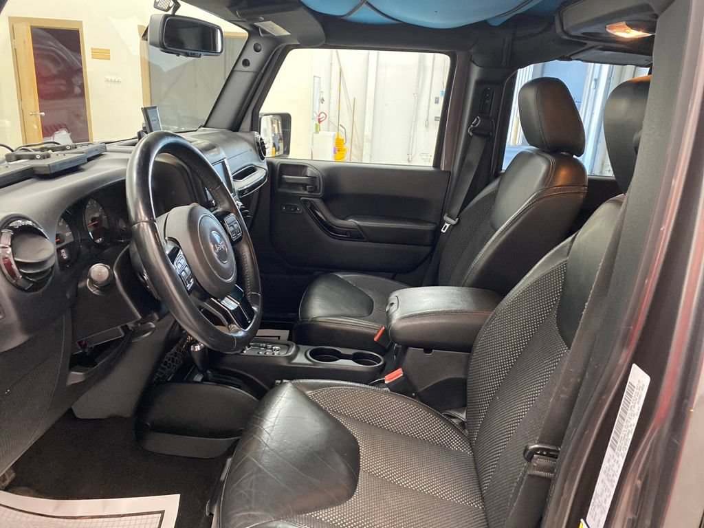 Used 2016 Jeep Wrangler Unlimited Sahara AWD/4WD image 12