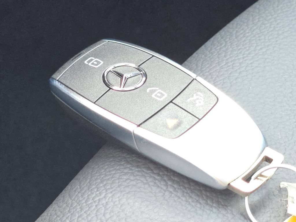 New 2026 Mercedes-Benz GLB 250 4MATIC image 38