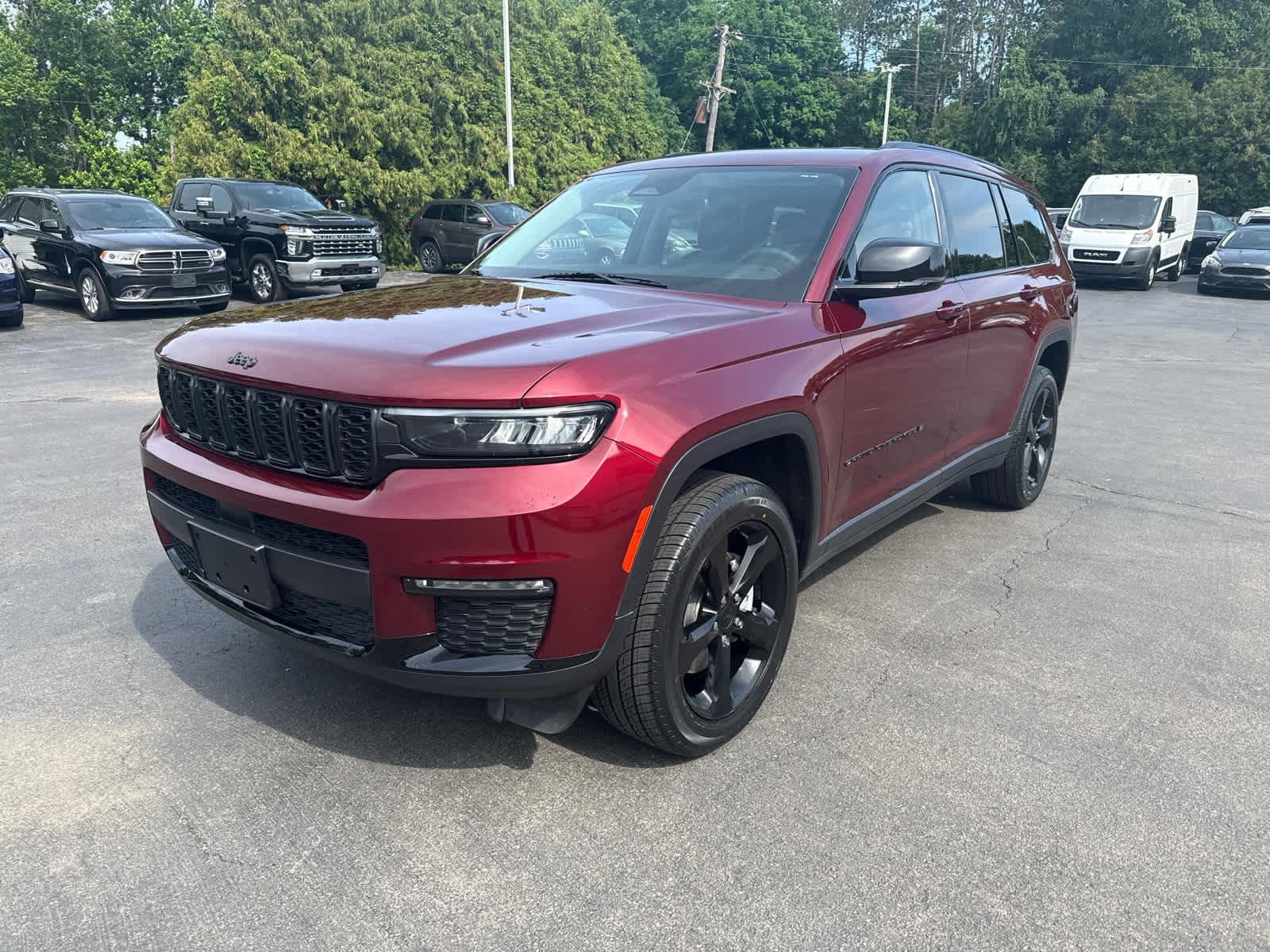 Used 2023 Jeep Grand Cherokee L Limited w/ Black Appearance Package AWD/4WD image 7