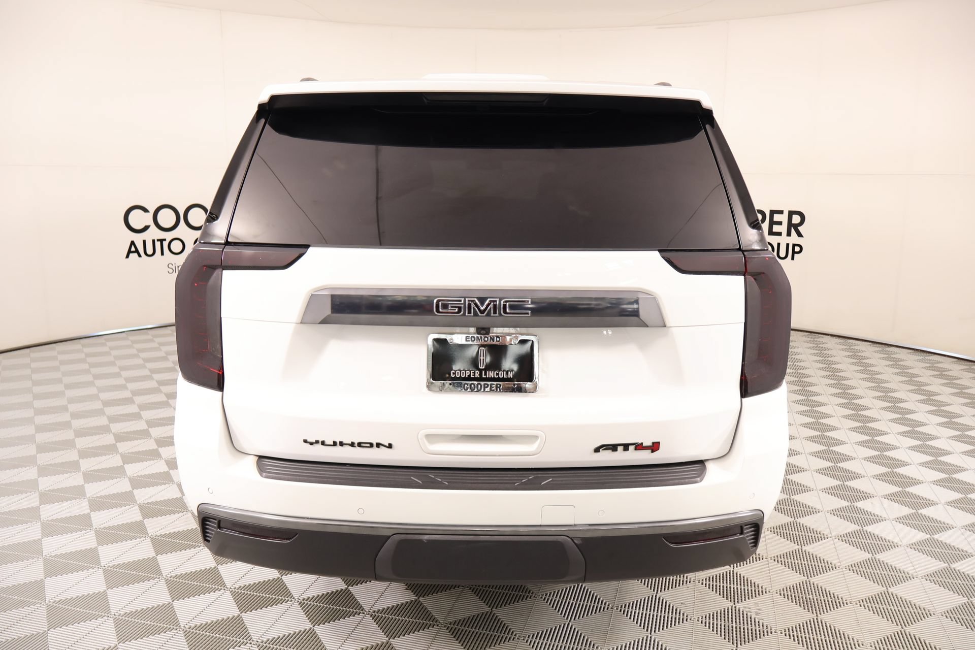 Used 2023 GMC Yukon XL AT4 w/ AT4 Premium Plus Package AWD/4WD image 23