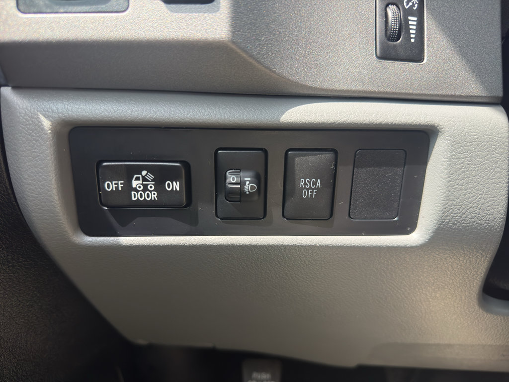 Used 2013 Toyota Tundra 4x4 Double Cab w/ SR5 Pkg image 22