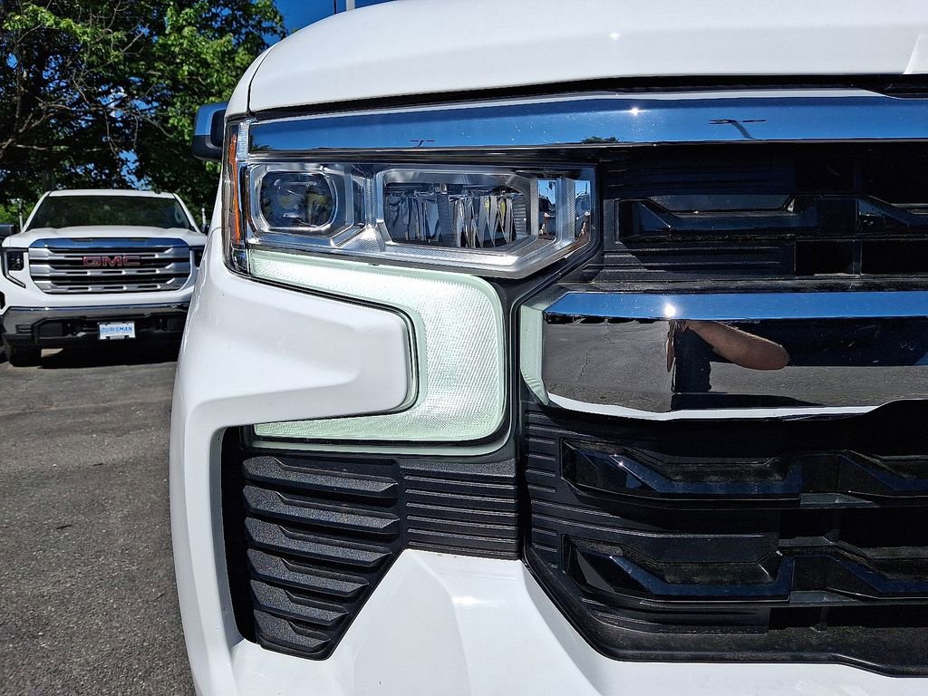Used 2024 Chevrolet Silverado 1500 LT AWD/4WD image 9