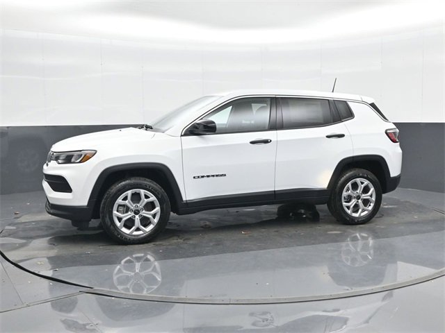 Used 2025 Jeep Compass Sport image 9