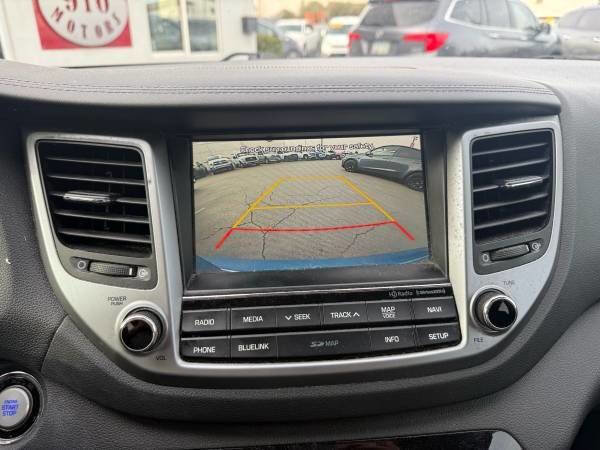 Used 2016 Hyundai Tucson Limited w/ Option Group 03 FWD image 13